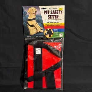 Four Paws Pet Safety Sitter Car Harness Dog & Cat between 10 to 20 lbs. new